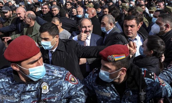 Ermenistan'da ordu muhtırası sonrası orta yol arayışları sürüyor