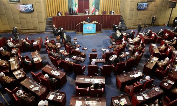 İran Uzmanlar Meclisi: Savunma ve füzelerimiz ABD'yle müzakere edilmeyecek