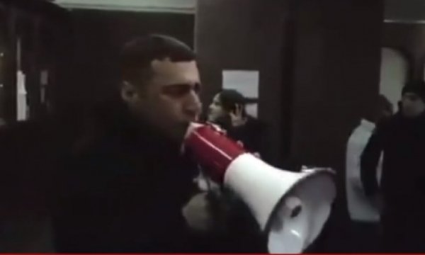 Ermenistan'da protestocular hükümet binasını bastı