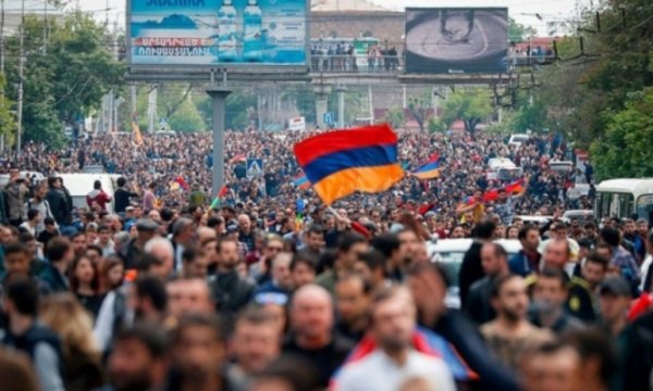 Ermenistan'da sular durulmuyor
