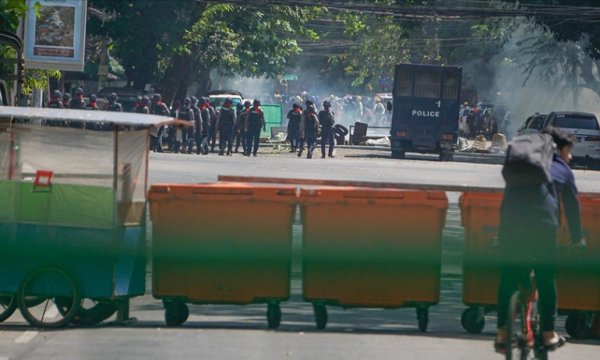 Myanmar'da darbeye karşı protestolar güvenlik güçlerinin sert müdahalesine rağmen sürüyor