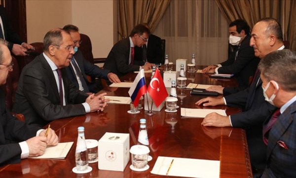 Dışişleri Bakanı Çavuşoğlu, Katar'da Rus mevkidaşı Lavrov ile görüştü