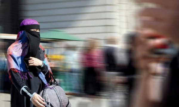 İsviçre'de referandumla peçe ve nikap yasaklandı