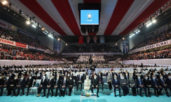 75 kişiye çıkartılan AK Parti MKYK'da 47 yeni isim