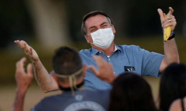 Brezilya Devlet Başkanı Bolsonaro'nun Kovid-19'la mücadele yöntemleri tartışılıyor