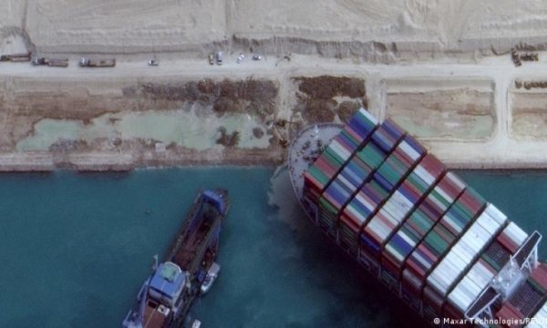 Süveyş Kanalı'nda karaya oturan "Ever Given" kurtarıldı