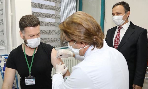 Türkiye'de Kovid-19'la mücadelede birinci ve ikinci doz toplam aşı miktarı 15 milyonu geçti