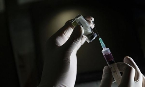 İngiltere'de aşı sebebiyle 7 kişi öldü