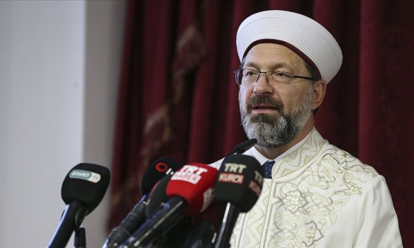 Diyanet İşleri Başkanı Erbaş: Teravih namazını evde kılmaya karar verdik
