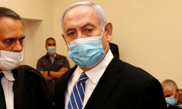 Netanyahu tarihe geçti! Hakim karşısında ter döktü!