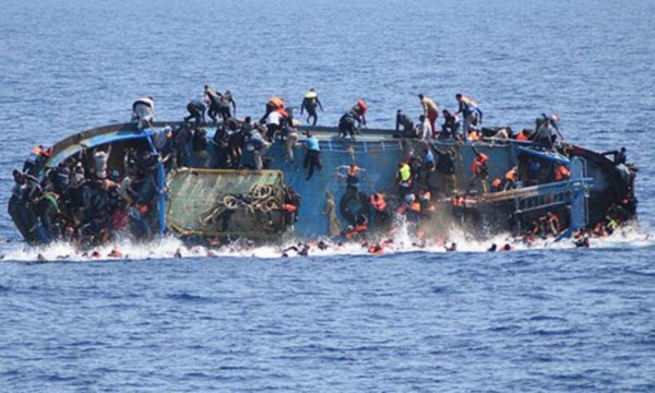 Akdeniz'de tekne faciası: En az 100 göçmen öldü