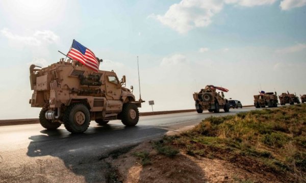 Büyük bir ABD konvoyu Irak’tan Suriye’ye geçti