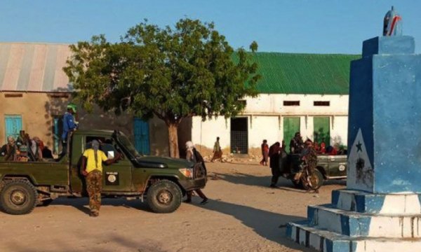 Eş Şebab Somali'de bir bölgeyi ele geçirdi