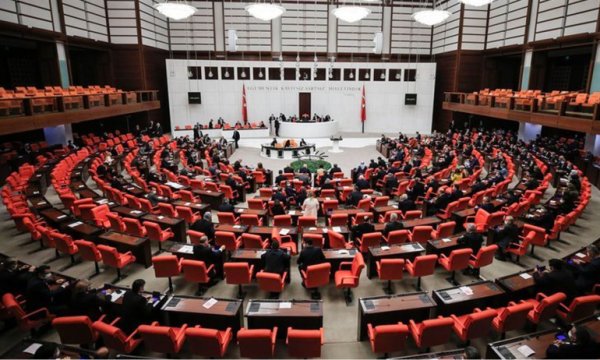 Gri pasaport skandalı; Soruşturma önerisi AKP-MHP oylarıyla reddedildi
