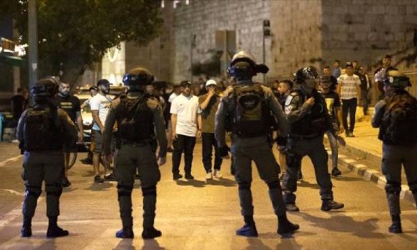 Irkçı İsrail polisi sağlık çalışanını darp etti