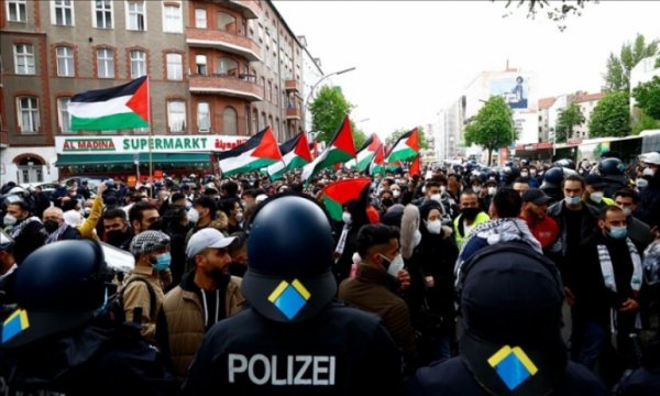 Berlin'de Siyonist İsrail Rejimi Protesto Edildi