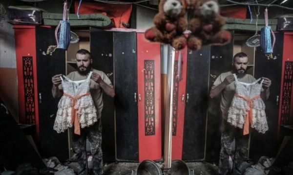 Filistinli çocukların bayramlıkları da sevinçleri de enkaz altında