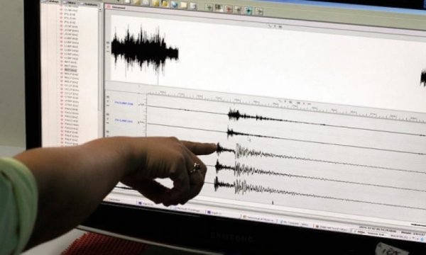 İran'da peş peşe iki deprem