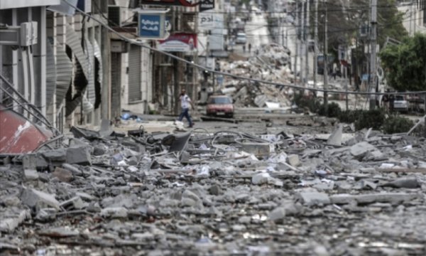 Irkçı İsrail camiyi ve yerleşim yerlerini bombaladı
