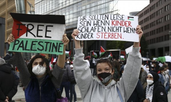 İsrail'in Filistinlilere yönelik saldırıları Berlin'de protesto edildi