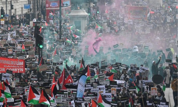 İsrail'in Filistinlilere yönelik saldırıları Londra'da protesto edildi
