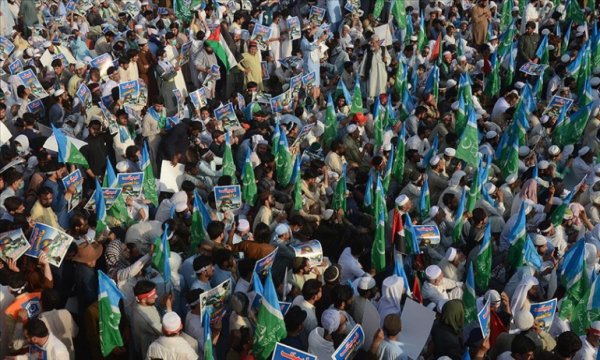 Pakistan'da binlerce kişi Filistin'e destek mesajı vermek için toplandı