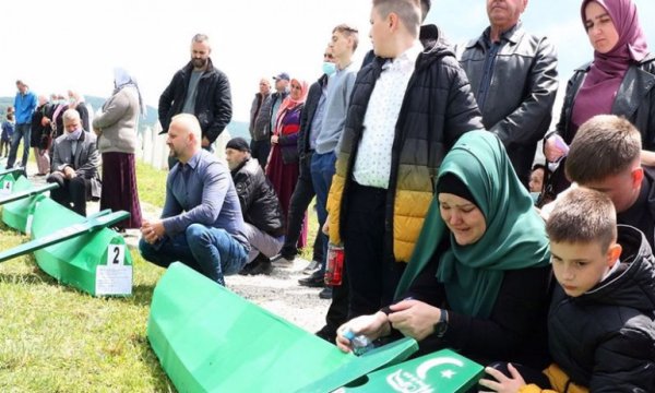 Bosna’daki soykırımın izleri: 29 yıl sonra toprağa verdiler