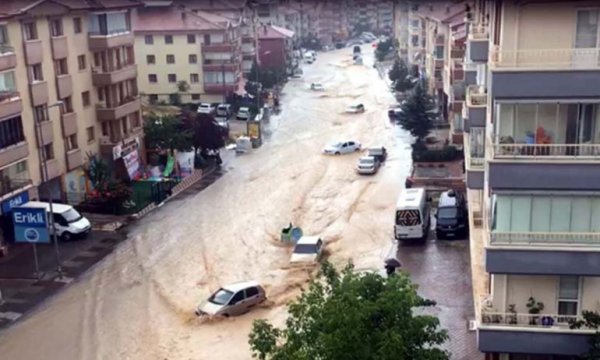 Ankara'yı sel vurdu