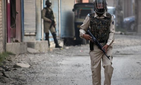 Cammu Keşmir'de çatışma: 2'si polis 4 ölü