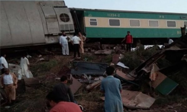 Pakistan'da tren kazası: 30 ölü, 50 yaralı