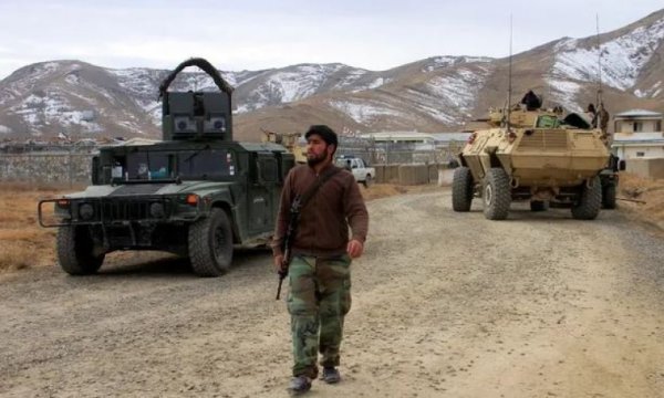 Afganistan'da iki bakan ve genelkurmay başkanı görevden alındı