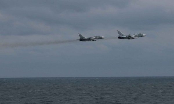 Rus savaş uçağı Karadeniz'de İngiliz savaş gemisine uyarı ateşi açtı
