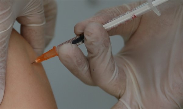 Dünya genelinde 3 milyar 40 milyon dozdan fazla Kovid-19 aşısı yapıldı