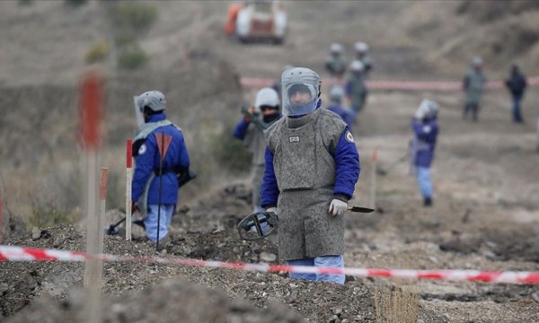 Azerbaycan, 92 bin mayının haritaları karşılığında gözaltındaki 15 kişiyi Ermenistan'a iade etti