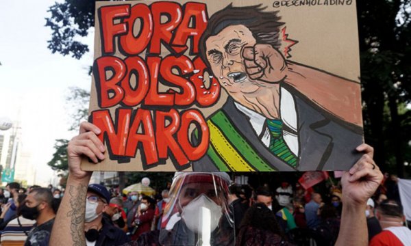 Brezilya'da binlerce kişi Bolsonaro'ya karşı yürüdü