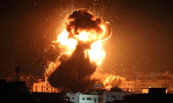 Irkçı İsrail uçakları Gazze'yi bombaladı