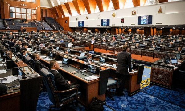 Malezya’da parlamento krizi derinleşiyor