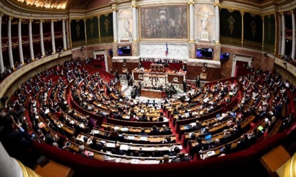Müslümanları ötekileştiren yasa tasarısı bir kez daha onaylandı