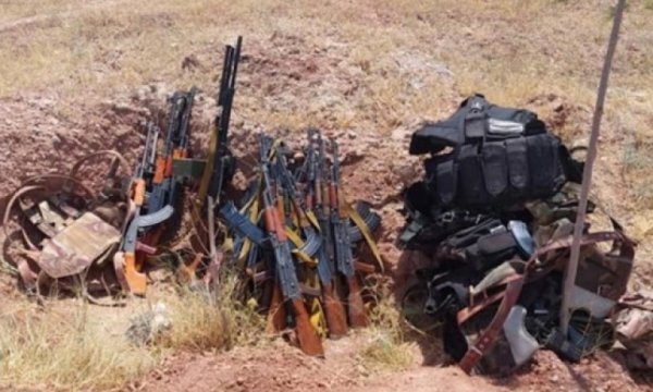 Taliban saldırısından kaçan Afgan askerleri Tacikistan'a sığındı