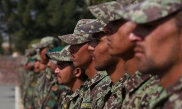 Afgan ordusunda çözülme: Bin asker daha Tacikistan’a sığındı