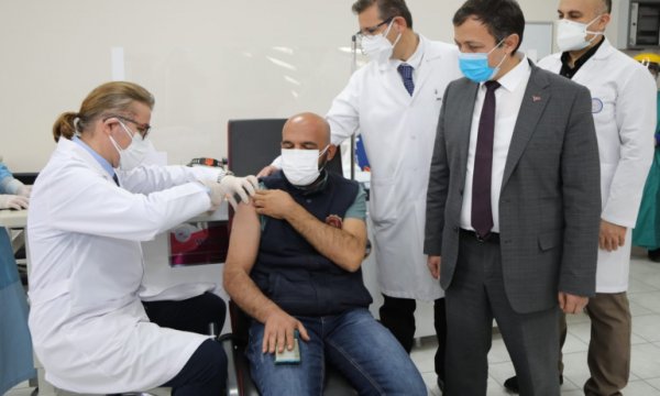 Dünya genelinde 3 milyar 220 milyon dozdan fazla Kovid-19 aşısı yapıldı