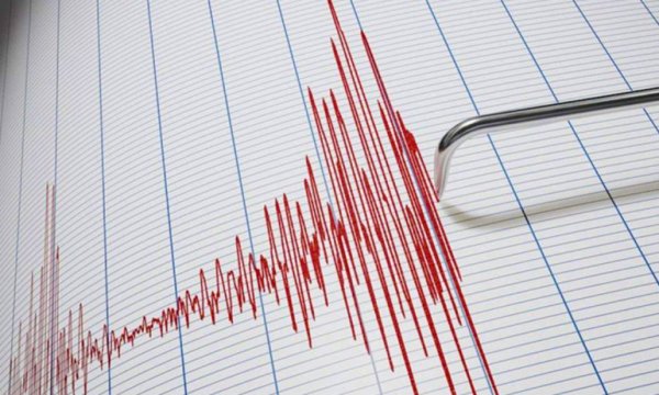 Endonezya'da 6,2 büyüklüğünde deprem