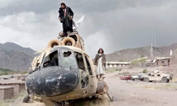 Taliban İran sınırını ele geçirdi