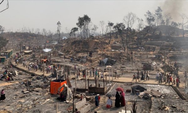Bangladeş'te Arakanlı Müslümanların kaldığı kampta yangın çıktı