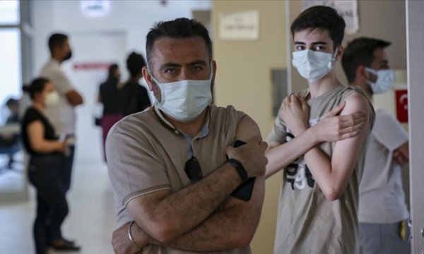 Kovid-19 aşılama programı bayramda da devam ediyor 