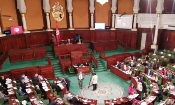 Tunus Meclisinde darbeye karşı duruş