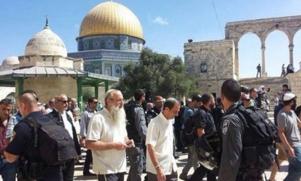 Onlarca Siyonist yerleşimci Mescid-i Aksa’ya baskın düzenledi