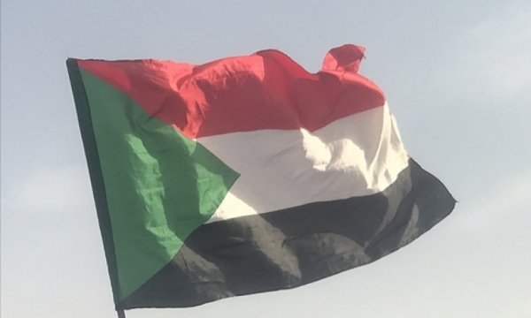 Kriz: Sudan büyükelçisini çekti