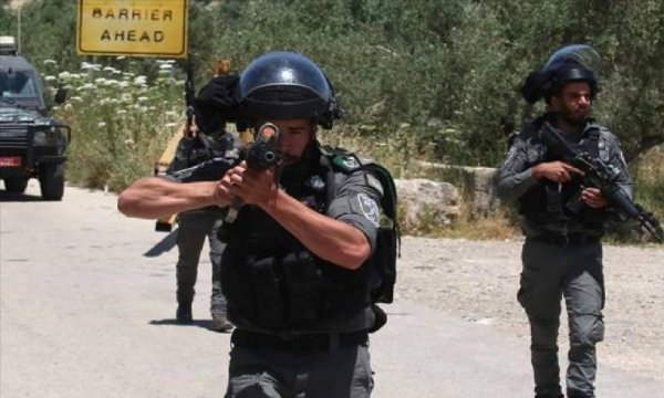 Siyonist terörür; Camiden çıkanlara gaz ve ses bombalarıyla saldırdılar