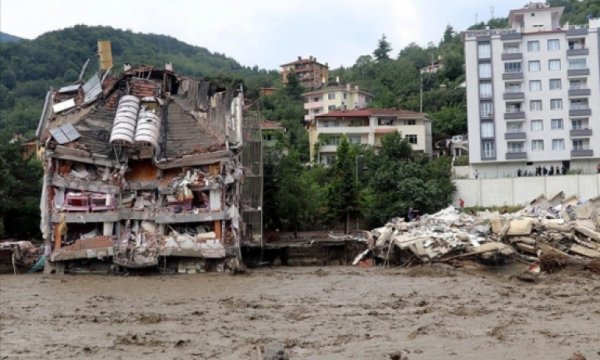 Sel felaketinde ölü sayısı 62'ye çıktı